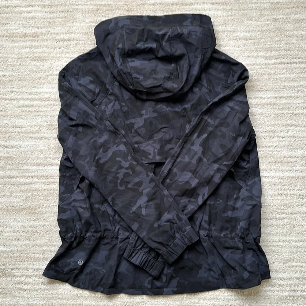 Like New: Lululemon Pack It Up Hooded Jacket Incognito Camo Multi Grey Size 10